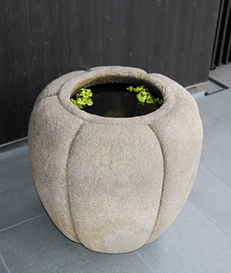 Displaying an elegant wash basin from the Old Office as a decorative object