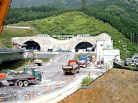 写真:三ケ日側坑口
