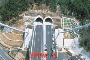 世界初の「4つ目」トンネルを建設